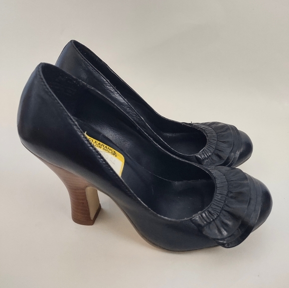 Steve Madden Women's Size 5.5 Heels P.Carrol Black Ruffle Toe Genuine Leather - Picture 4 of 10